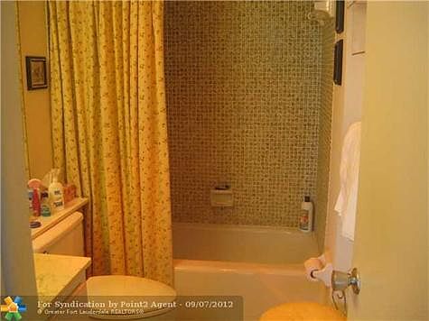 4th image of 2611 N Riverside Dr APT 607