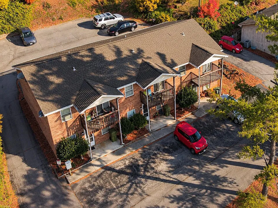 805 Roanoke Blvd