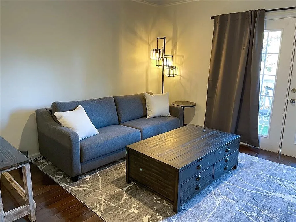 1 bed, 1.0 bath, 784 sqft, $3,000 — Photo 2