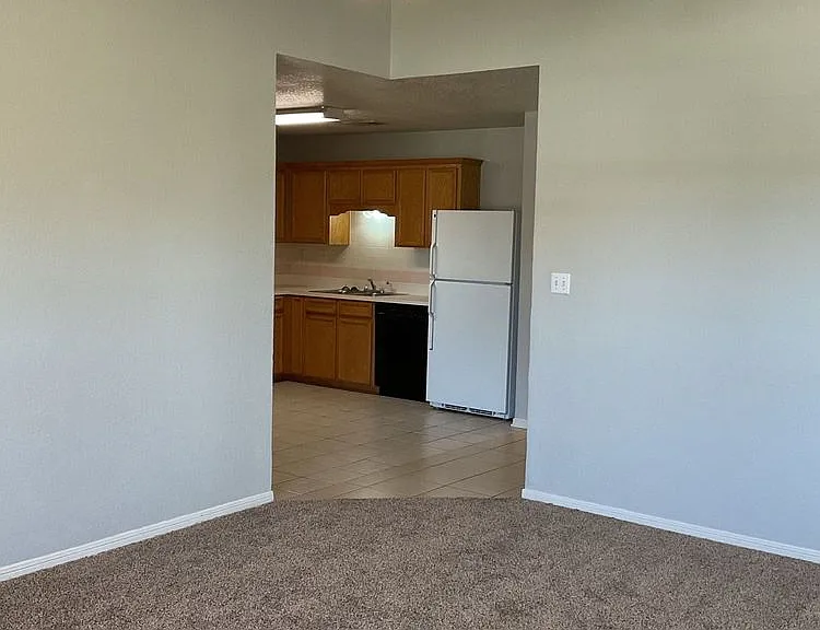 3906 Hitchrock Dr #B — Photo 7