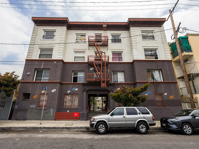 Valencia Village Lofts — Photo 4