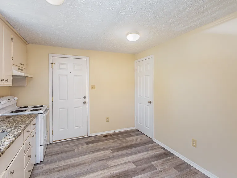 3131 Vestal Pl — Photo 7