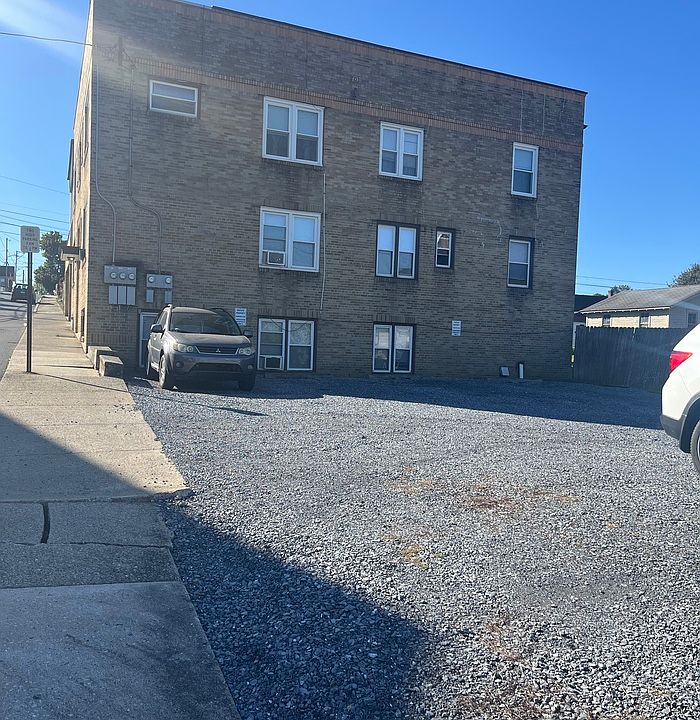 1st image of 704 Poplar St APT 101