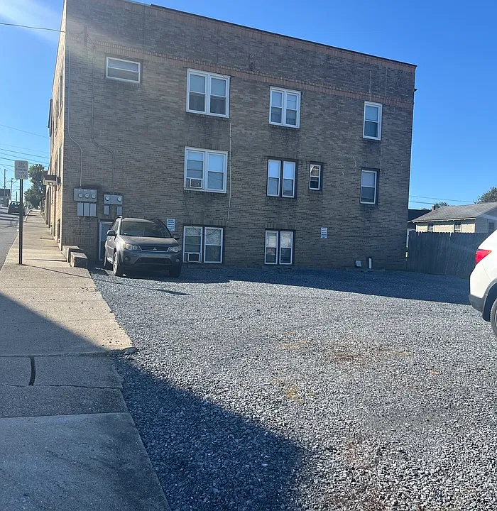 704 Poplar St #101