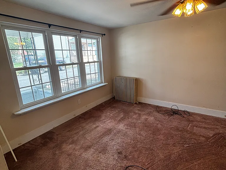 955 Pine St — Photo 4