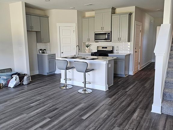 2nd image of 38 Beachley Pl