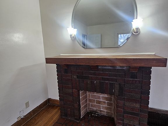 3rd image of 1821 Wychwood St #B