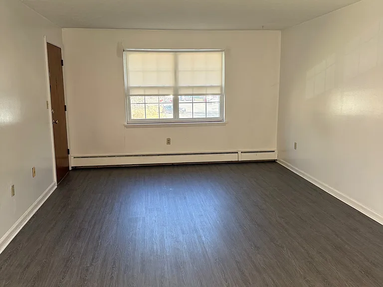 1081 Blue Hills Ave — Photo 2
