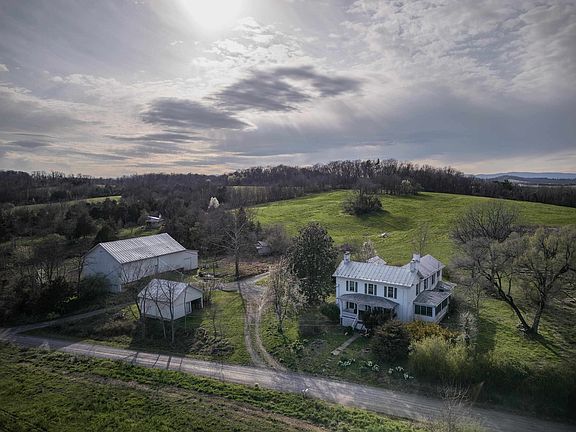 2nd image of 963 Chapel Hill Ln