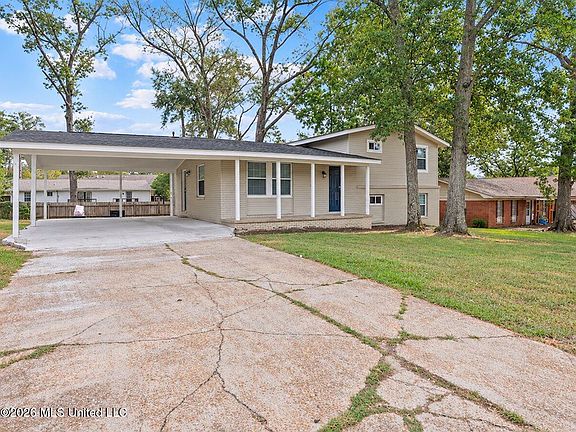 3rd image of 3615 Hood Dr