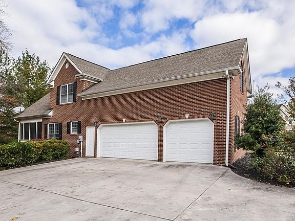 3rd image of 6930 Crumley Ln