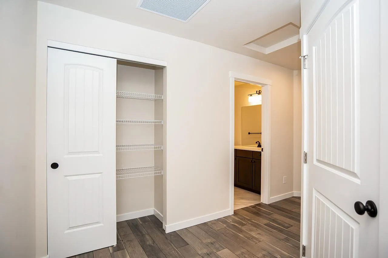 3 bed, 2.5 bath, 1715 sqft, $2,595 — Photo 4