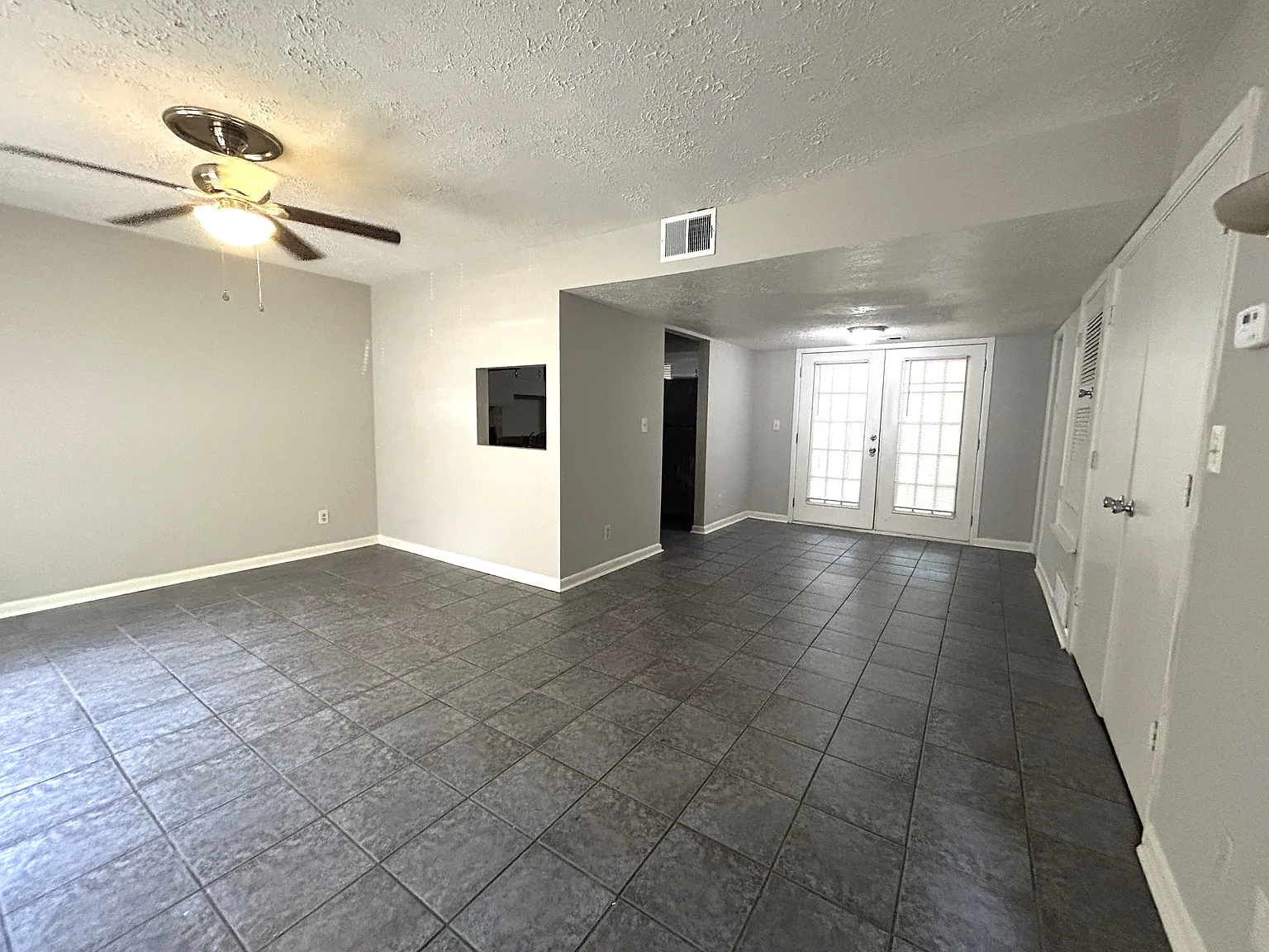 2 bed, 2.5 bath, 1078 sqft, $1,395 — Photo 2