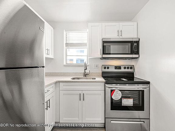 4th image of 3907 S Flagler Dr #303
