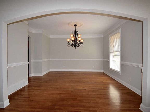 3rd image of 5485 Meadow Pointe Dr