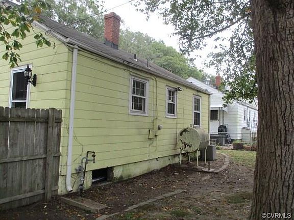 2nd image of 812 Forest View Dr
