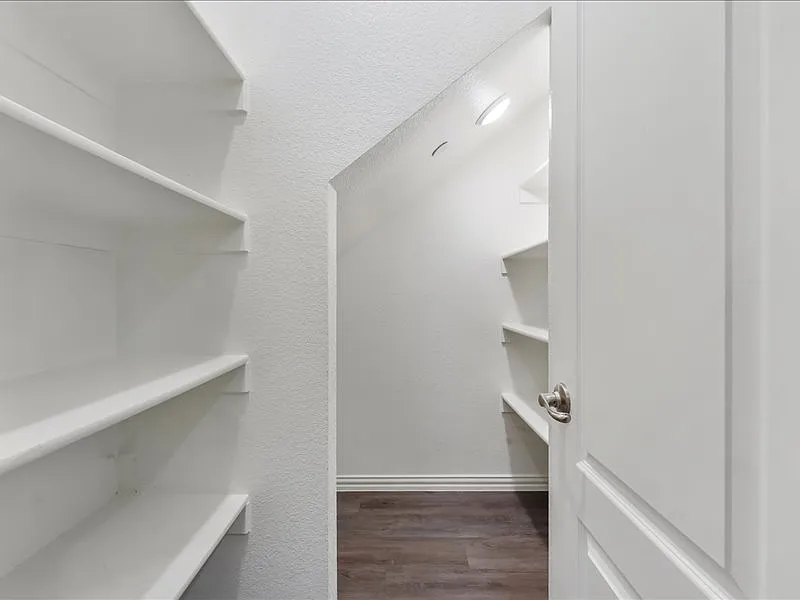 3 bed, 2.5 bath, 1804 sqft, $2,550 — Photo 3