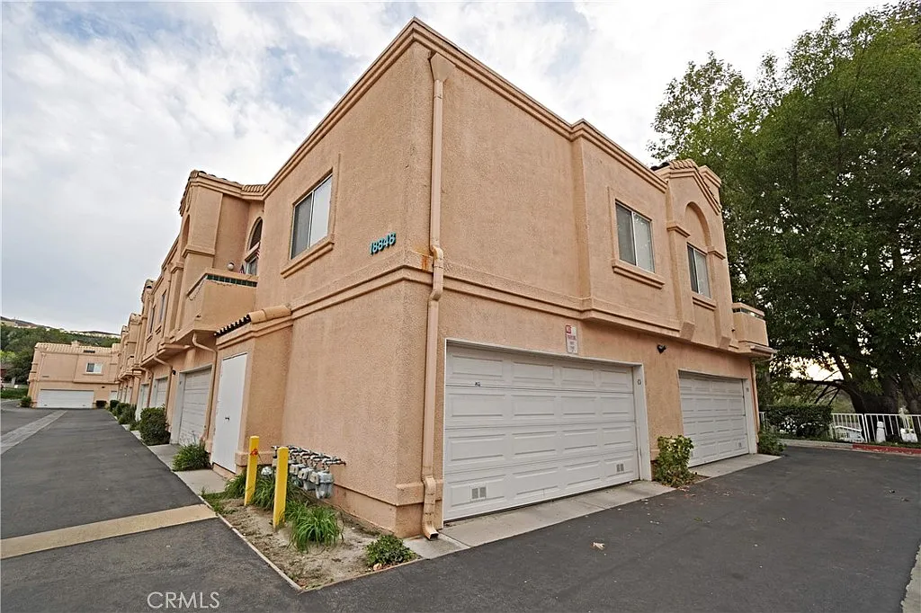 3 bed, 2.5 bath, 1132 sqft, $2,800 — Photo 1