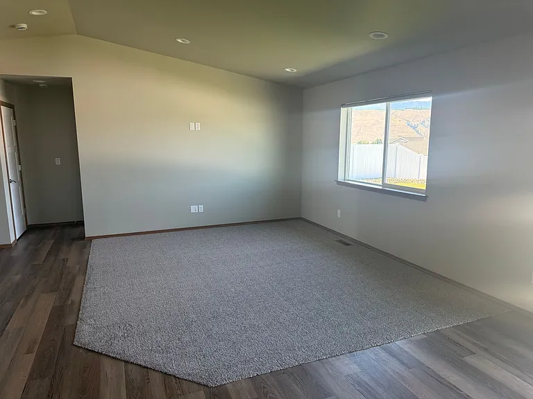 310 S Newton Ave — Photo 13