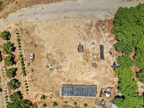 3rd image of 4305 Groves Pl