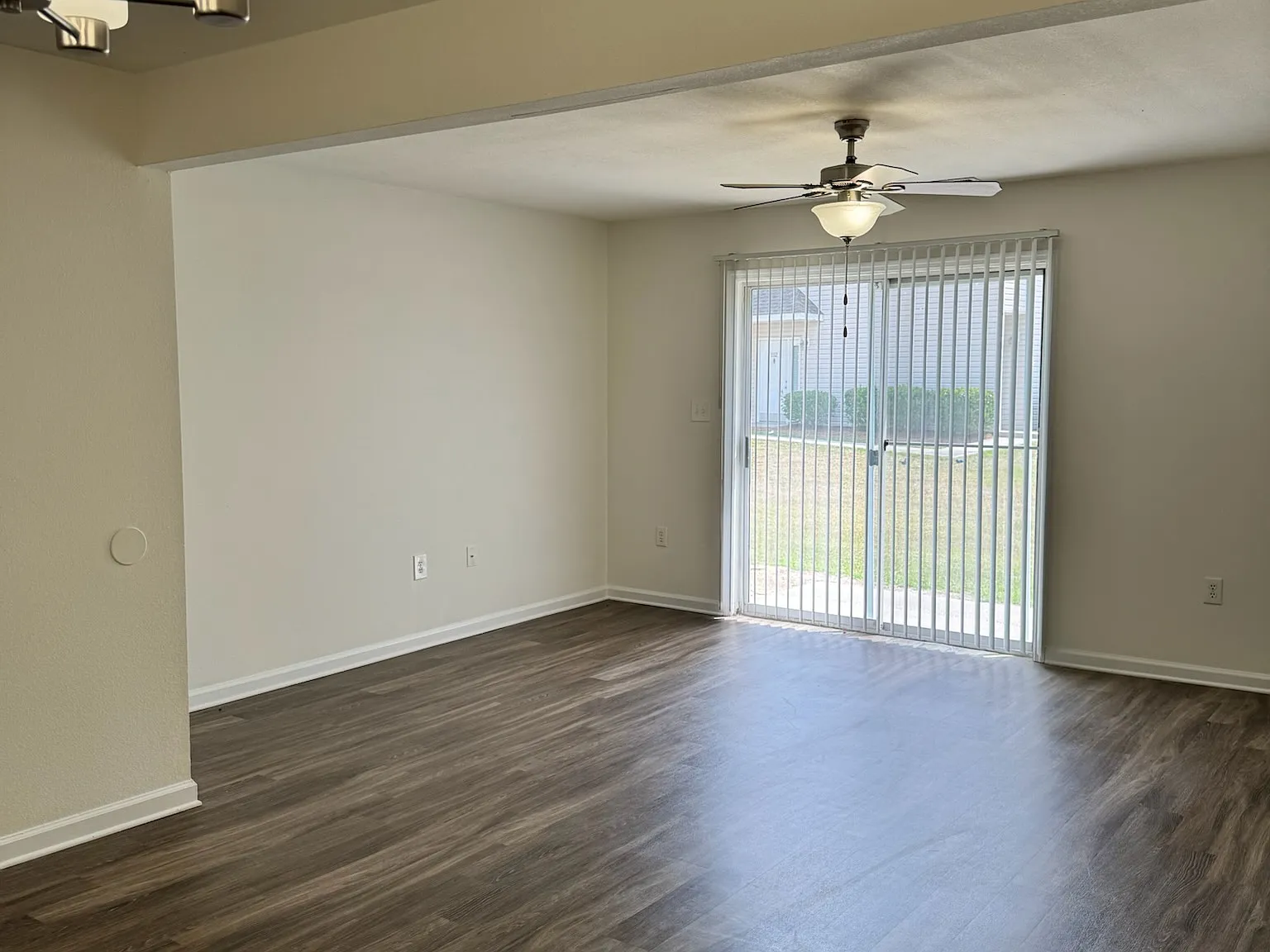 2 bed, 2.5 bath, 1181 sqft, $1,650 — Photo 2