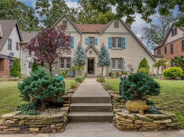 7105 Summit St, Kansas City, MO 64114