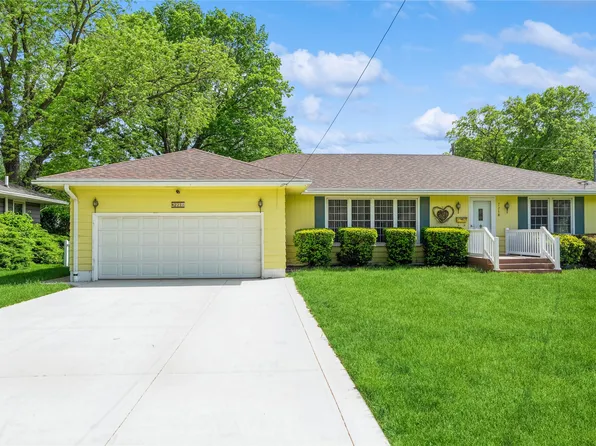 7218 El Rancho Ave, Windsor Heights, IA 50324