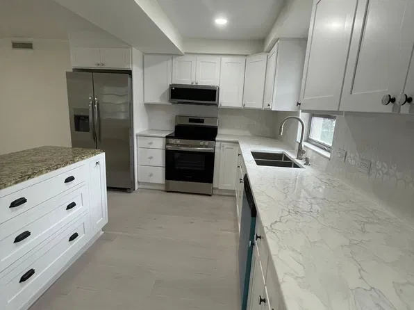 677 Royal Palm Blvd APT 25, Vero Beach, FL 32960