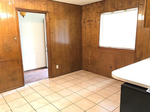 5th image of 221 Sandalwood Ln