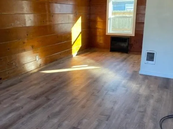 581 S Edgewood St #2, Seaside, OR 97138