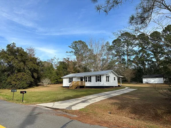 605 S Norton St, Boston, GA 31626