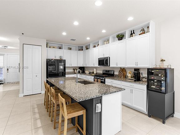 5th image of 7464 Estero Dr