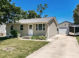 2325 Lori Dr SW, Cedar Rapids, IA 52404