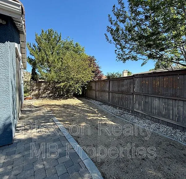 475 Dartmoor Ct — Photo 26