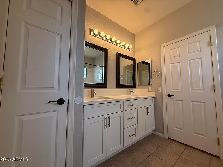 885 E Cherry Hills Dr — Photo 5