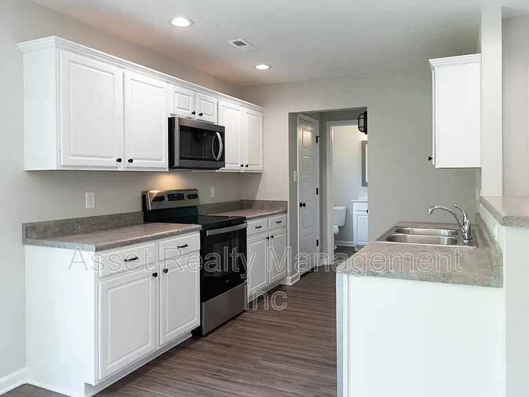 628 Drakewood Rd — Photo 11