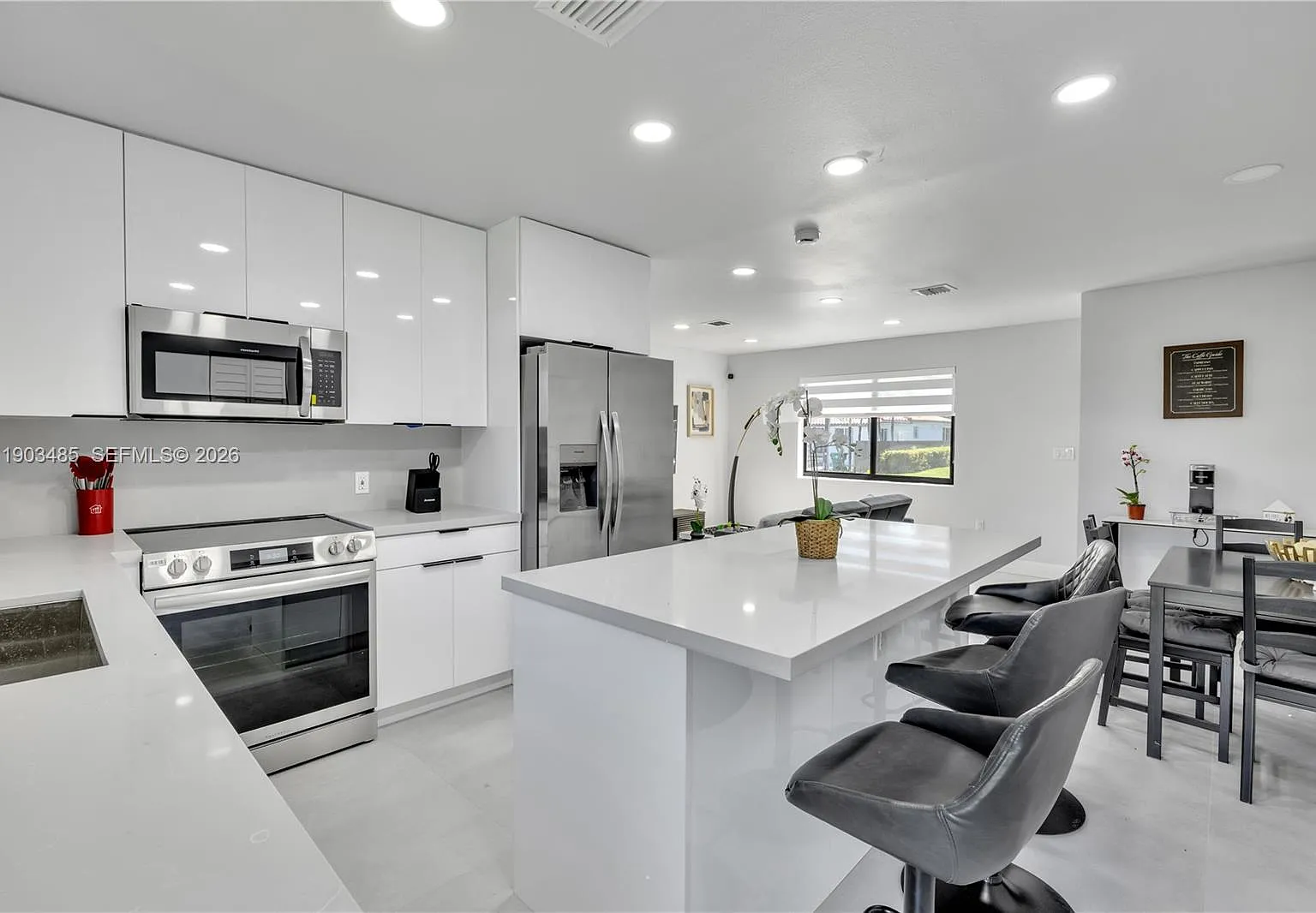 Calvert Manors — Photo 1