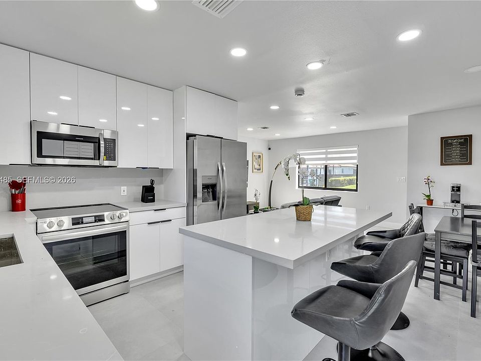 1st image of 6021 SW 19th St