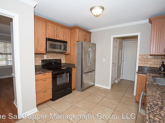 3rd image of 1502 Kentwood Cir
