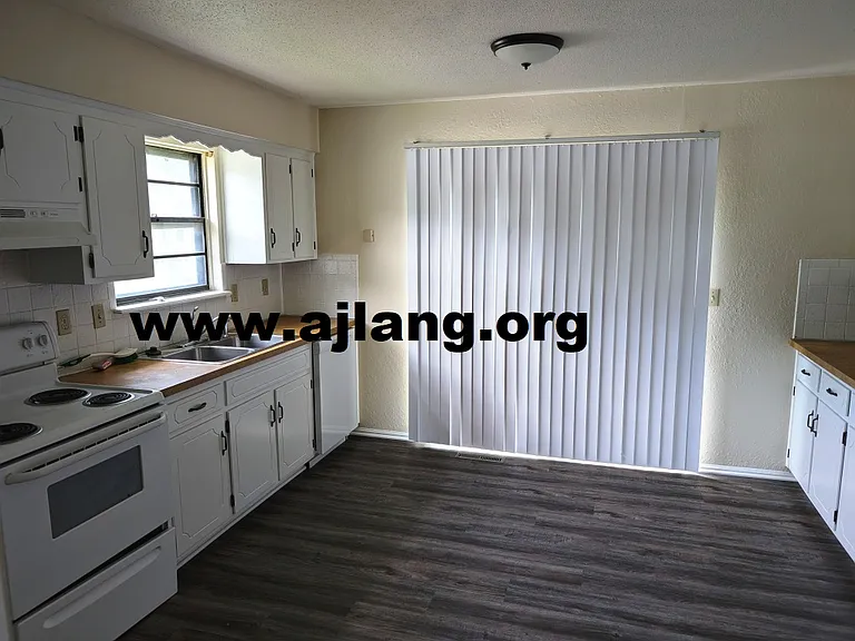 1807 S Scarborough St — Photo 2