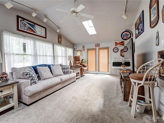 5th image of 405 Southbrook Dr