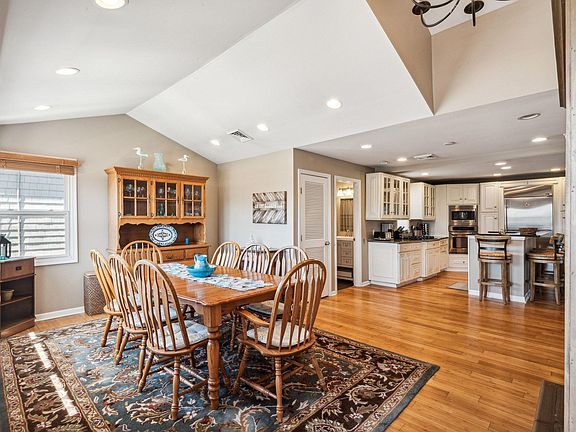 3rd image of 3802 Westminster Ln
