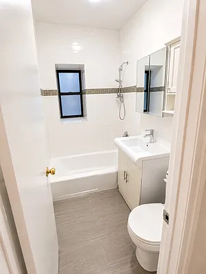 Bathroom, photo 1