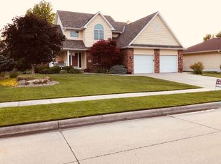 1307 Woodlawn Dr, Fremont, NE 68025
