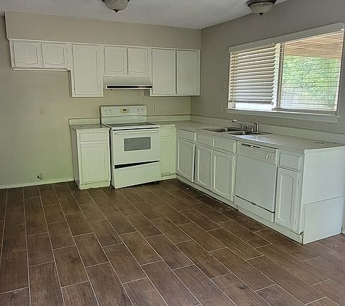 4th image of 5826 LAKE WIND ST