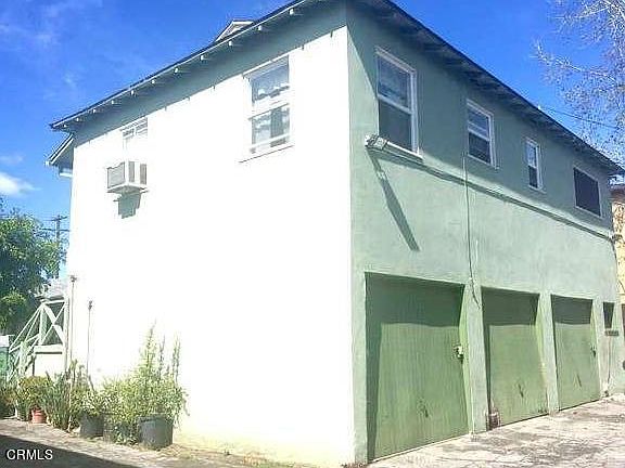 3rd image of 6562 Woodman Ave