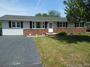 300 S 4th St, Riverton, IL