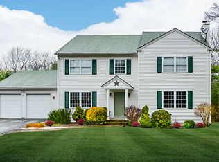 875 Carrs Trl, Coventry, RI 02827