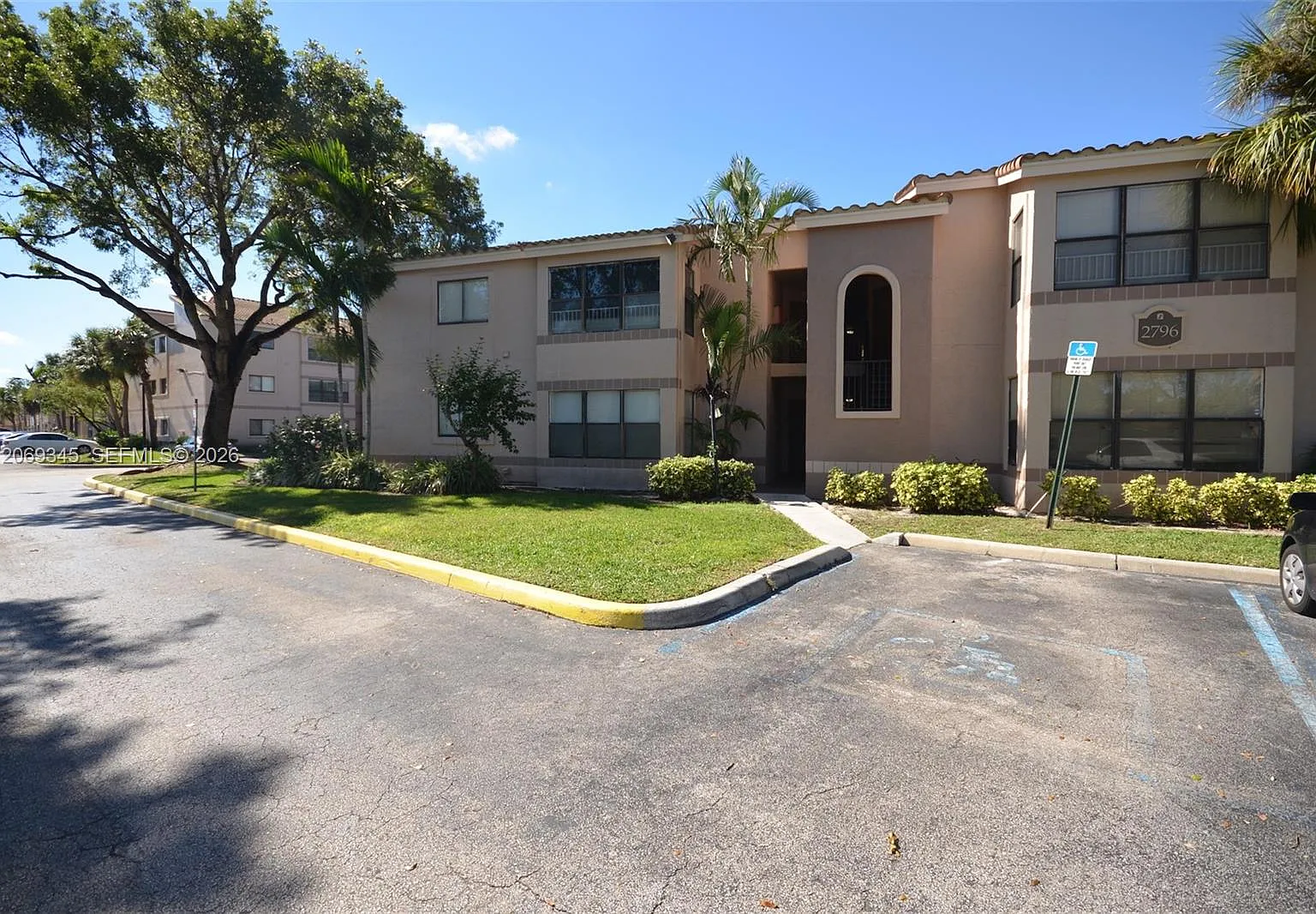 Sundance At Davie Condo — Photo 1