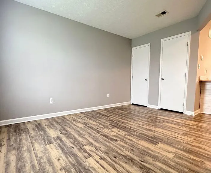 421 Garden City Dr — Photo 8